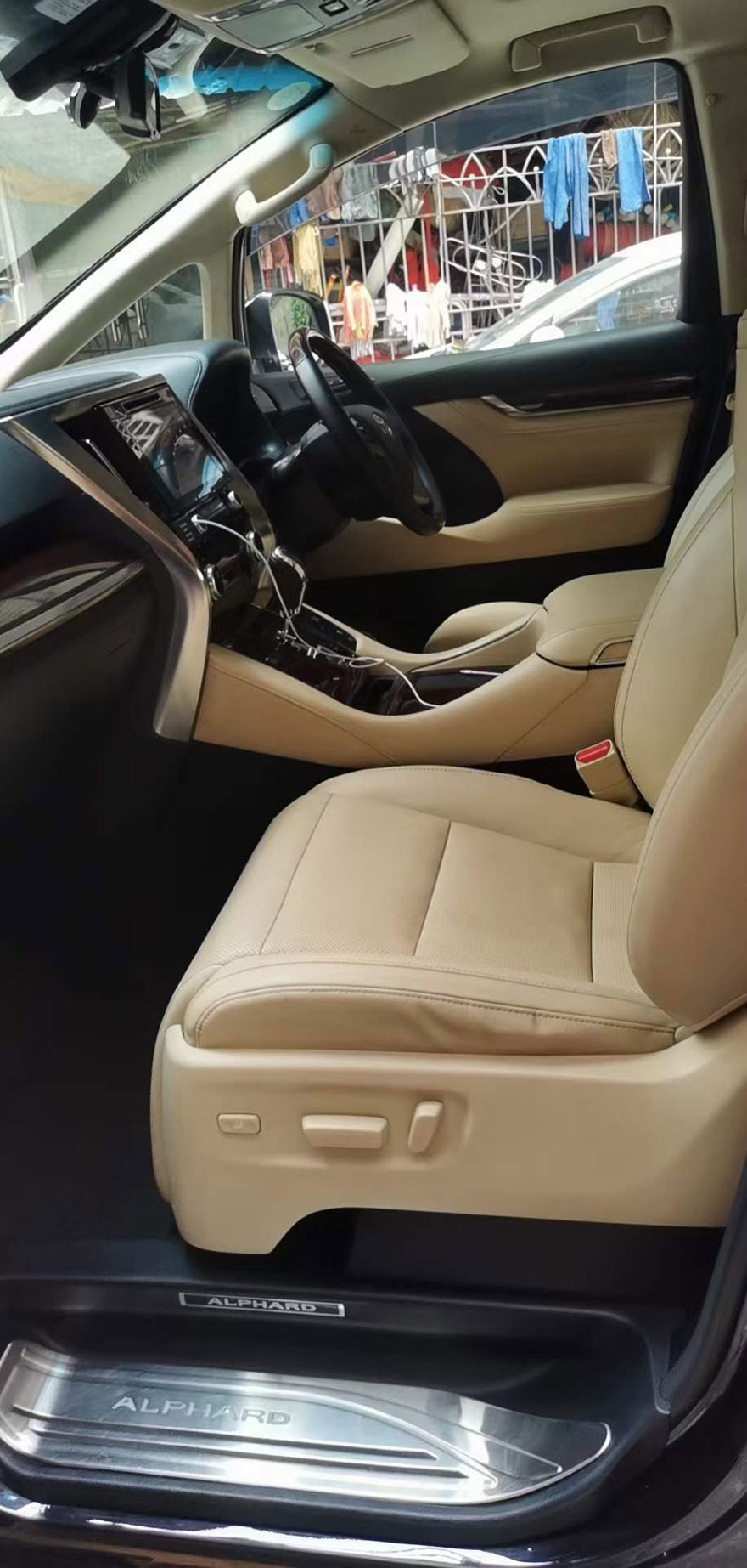 广东省广州市哪里有出租新款粤港澳两地牌威尔法埃尔法商务车包天费用价格表_广州自驾带司机租车 首选广州现达汽车租赁公司