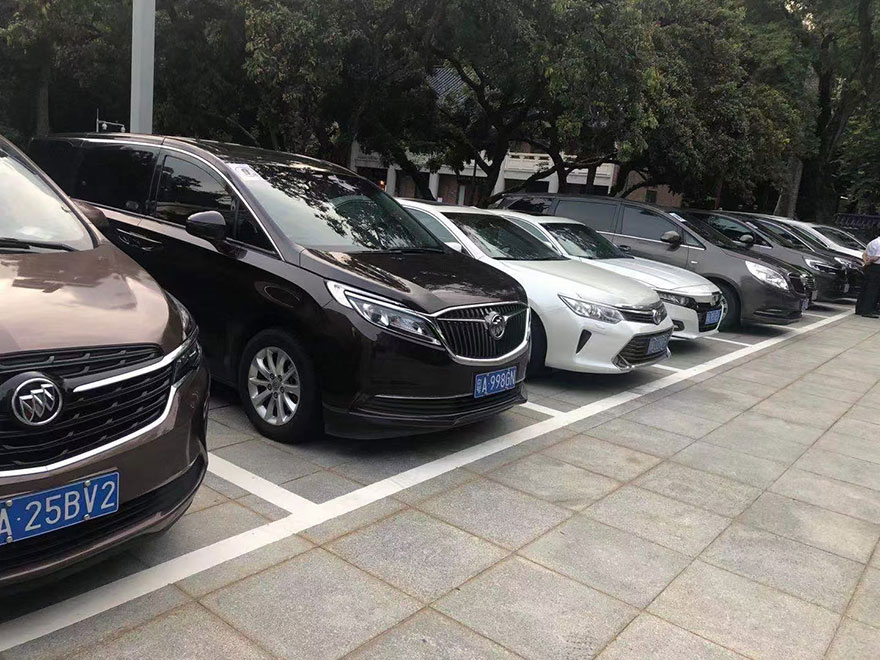 《中国医生》广州首映礼路演活动用车包车,广州租别克GL8商务车队_广州租车包车 首选广州现达租车公司