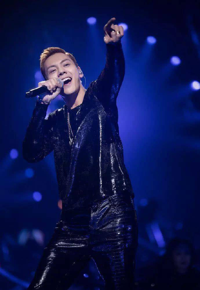 陈伟霆《一鼓作气》巡回演唱会广州站将延期举行_广州租车包车用车 首选广州现达汽车租赁公司