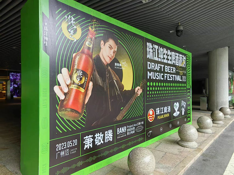 2023年“520”萧敬腾亮相广州塔为市民送祝福_全程由广州现达阿尔法别克gl8商务租车公司提供明星包车接送服务