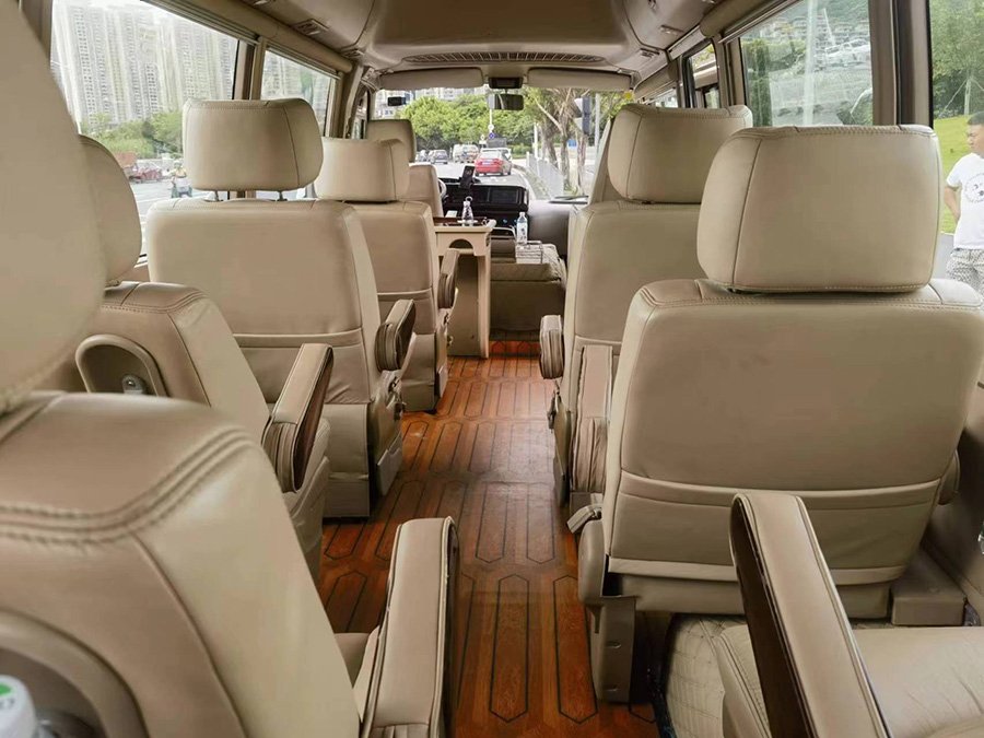 广州客户接待出租14人座豪华丰田考斯特商务中巴配带司机包车_广州租车用车 首选现达汽车租赁公司