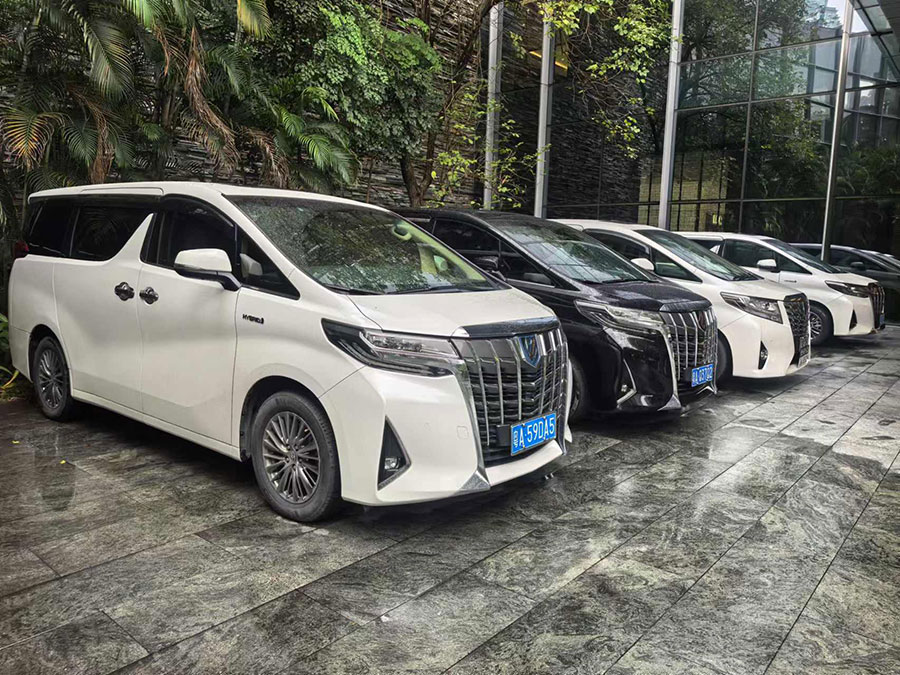 广州哪里有带司机出租7座别克GL8丰田埃尔法考斯特中巴商务包车_广州租车 首选现达汽车租赁公司