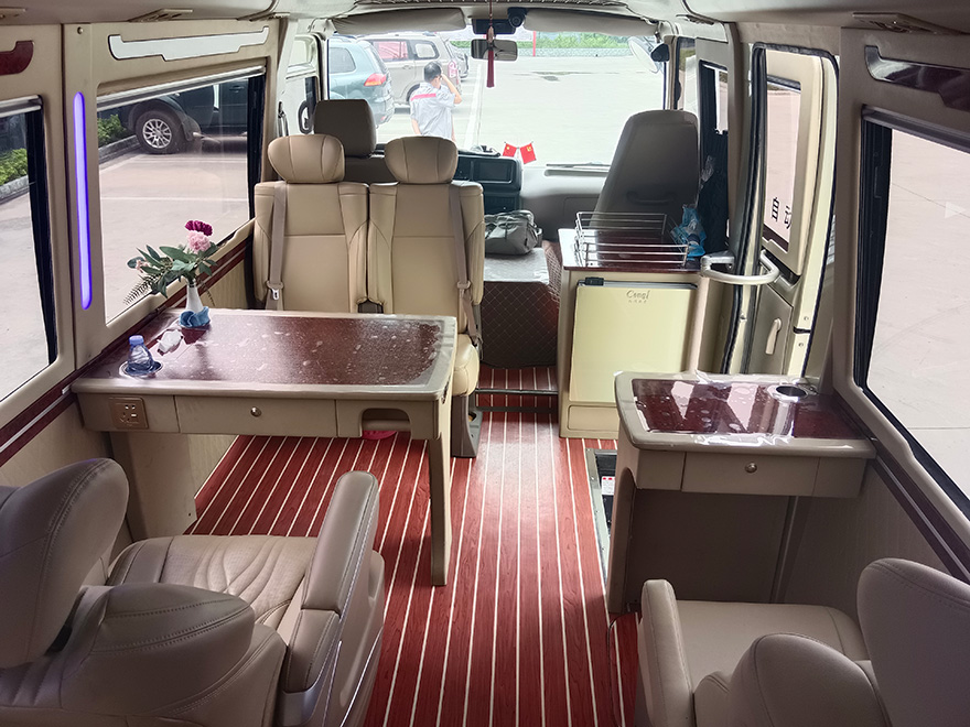 广东广州市区商务接待配带司机出租豪华丰田考斯特中巴车(16座)_广州租车包车用车 首选广州现达汽车租赁公司