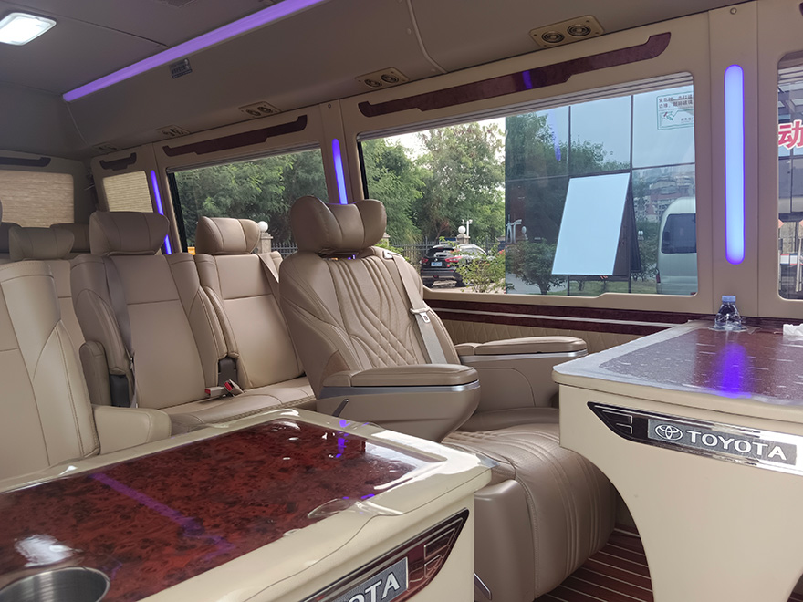 广东广州市区商务接待配带司机出租豪华丰田考斯特中巴车(16座)_广州租车包车用车 首选广州现达汽车租赁公司
