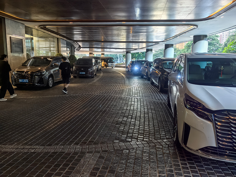 广州自驾配带司机租阿尔法埃尔法商务出租7座别克GL8包年租赁